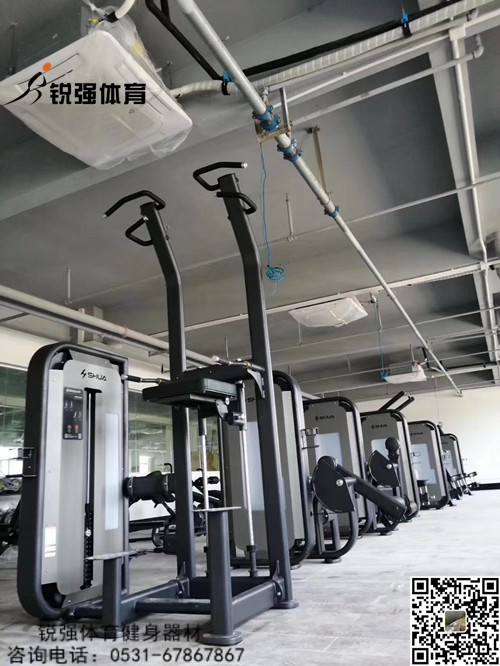 建造属于自有企业的单位健身房，是输出健康员工的有利途径，是对他们健康、精神面貌的关注，对员工而言，