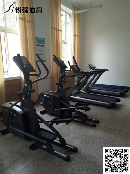 临沂某学校健身房    学校健身房，对于学校来说，一般会空间会比较大，使用者大多是年轻人，