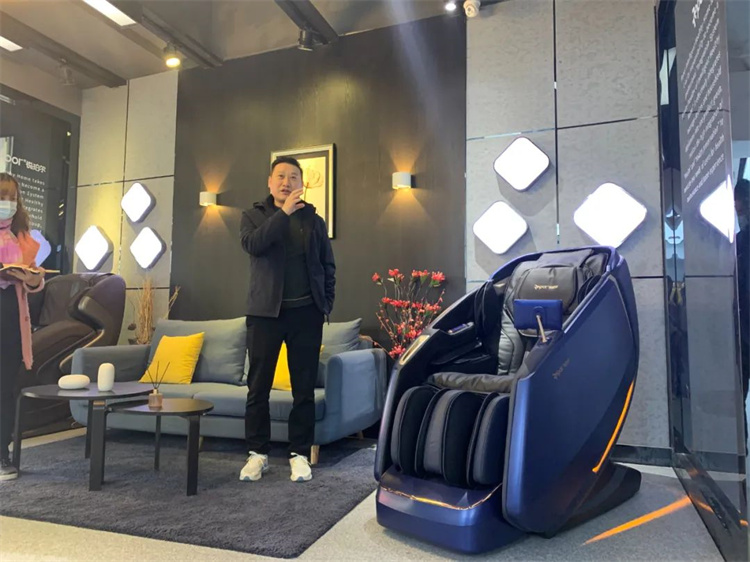 集团旗下品牌—举行新款4D穴感总裁按摩椅S500内训会